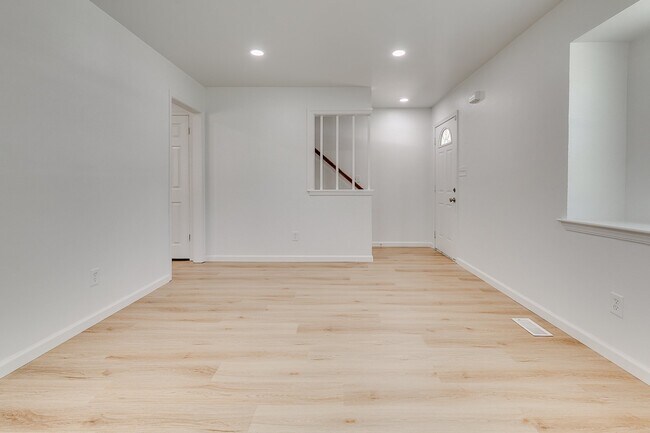 Photo - 1430 Westbrooke Terrace