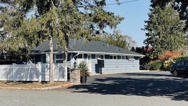 Building Photo - 602 Harris Ave Unit 2B