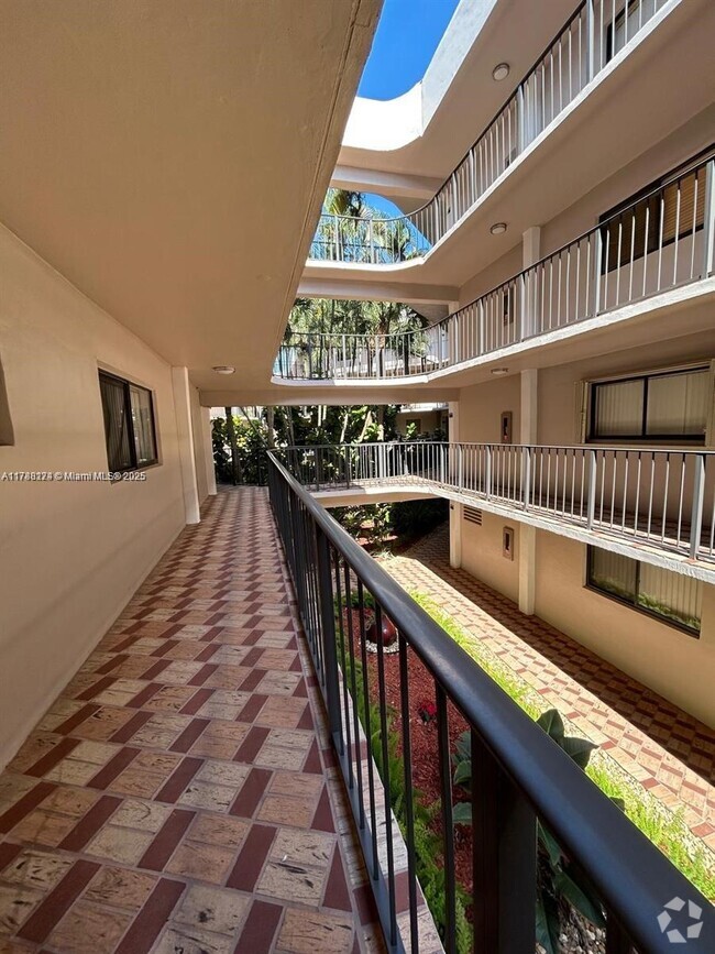 Building Photo - 8400 SW 133rd Avenue Rd Unit 221 Rental