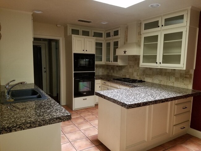 Photo - 1400 Pebble Ct