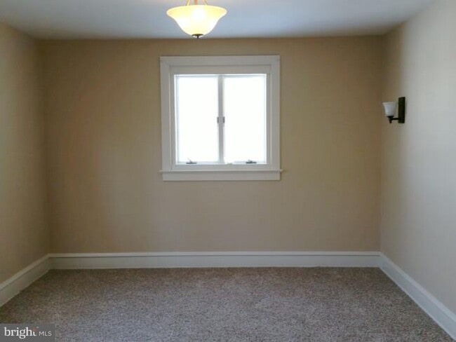 Photo - 329 N Main St