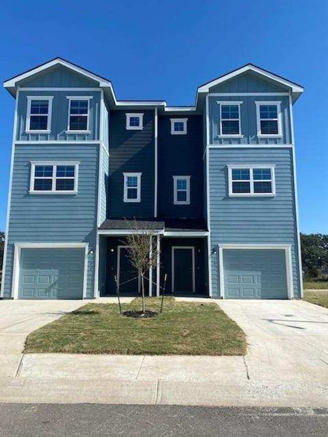 Building Photo - 13306 Rowdy Cove Rental