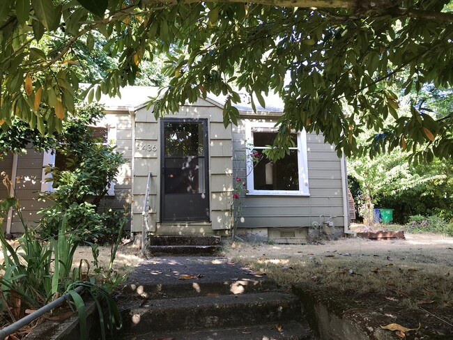 Charming 2 Bedroom 1 Bath house Available ... - Charming 2 Bedroom 1 Bath house Available ...