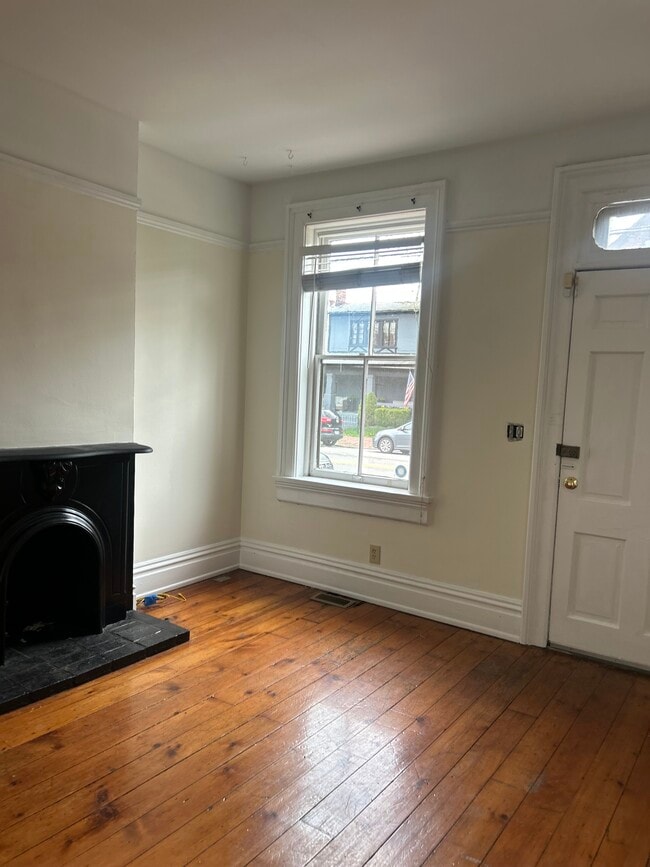 Living room, original ash wood floors - 611 S 3rd St