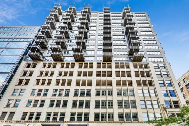 Building Photo - 565 W Quincy St Unit 1109 Rental