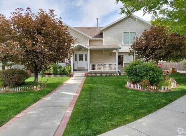 Building Photo - 7898 N Sparrowhawk Cir Rental