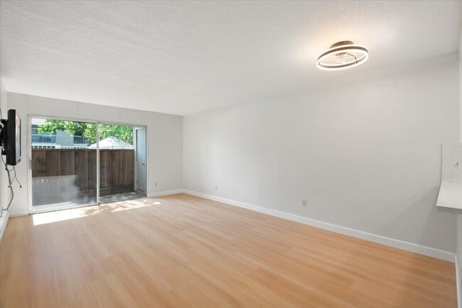 Photo - 1446 Chateau Common