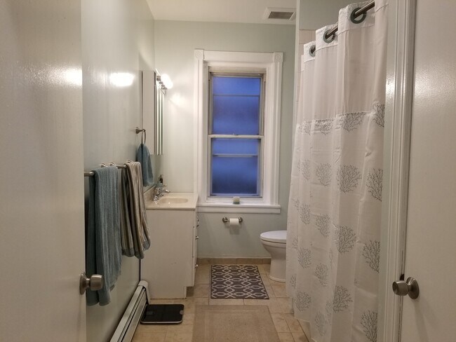 Baño completo - 4541 Manayunk Ave