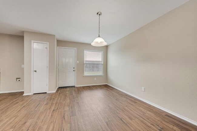 Photo - 6233 Balcony Ln