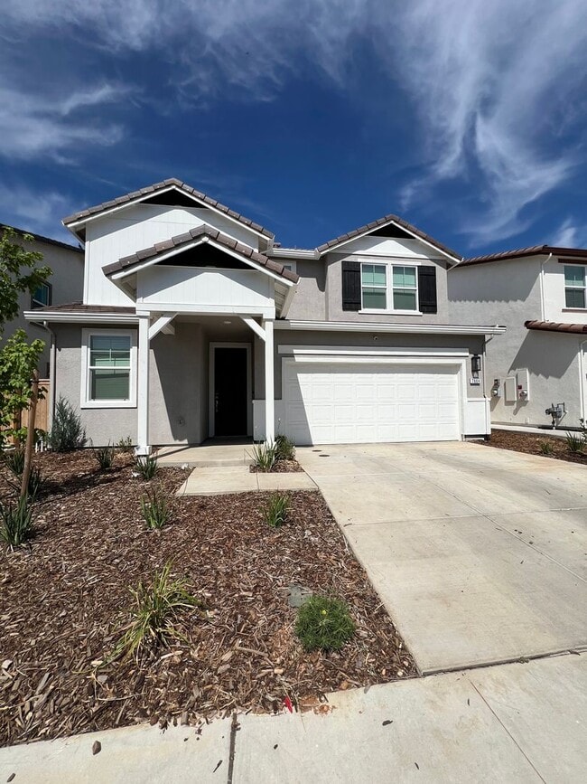 Building Photo - Gorgeous 4 Bedroom and 3 Bathroom Home in Wildhawk North Development $3,100 plus utilities and solar