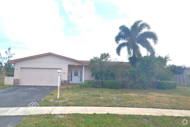 Building Photo - 5220 SW 8th Ct Rental
