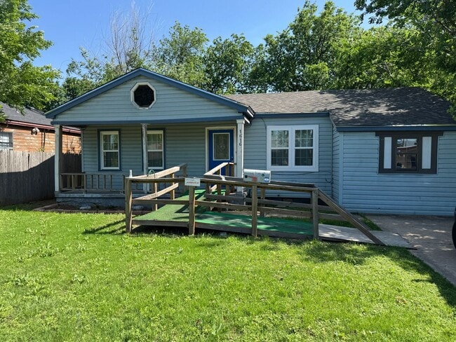 Building Photo - 1616 NW Taft- AVAILABLE NOW!