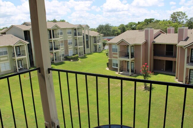 3rd floor balcony view - 2550 N Alafaya Trl Unit Waterford landing