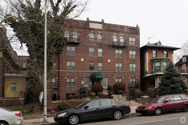 Exterior - Spruce Manor