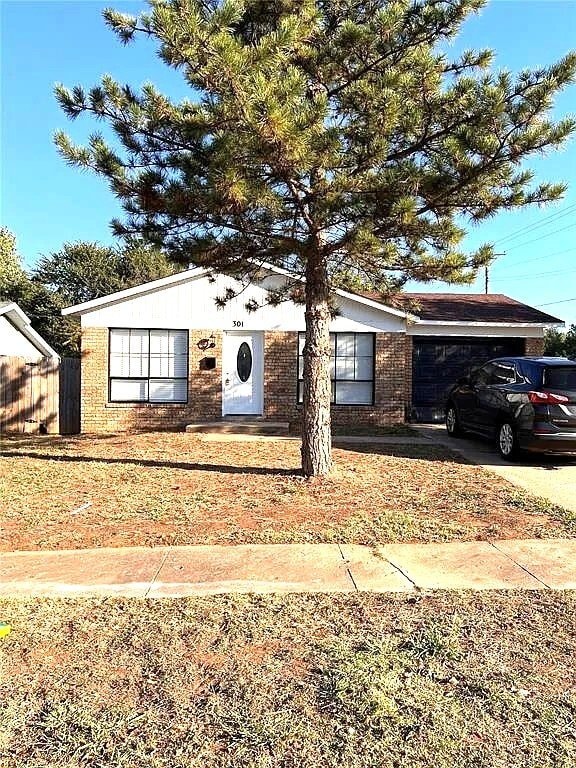 Photo - 301 Winding Ln