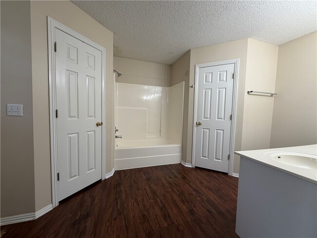 Photo - 2616 Meadow Lake St