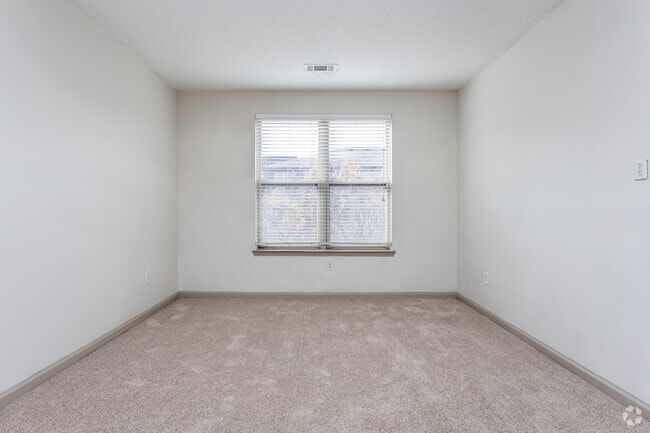 2BR, 2BA - 1,292SF - Primary Bedroom - Farrington Midtown