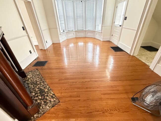 Photo - Large 4 BR house in Heyworth