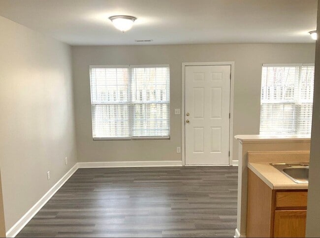 Photo - 3111 Alder Way