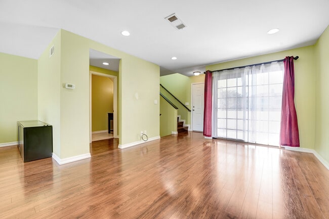 Living room - 2971 Plaza del Amo Unit 267