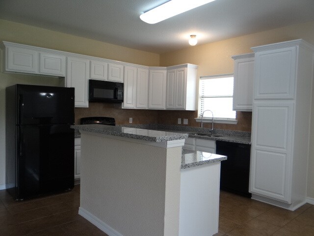 Photo - 26222 Avoyelles Ave