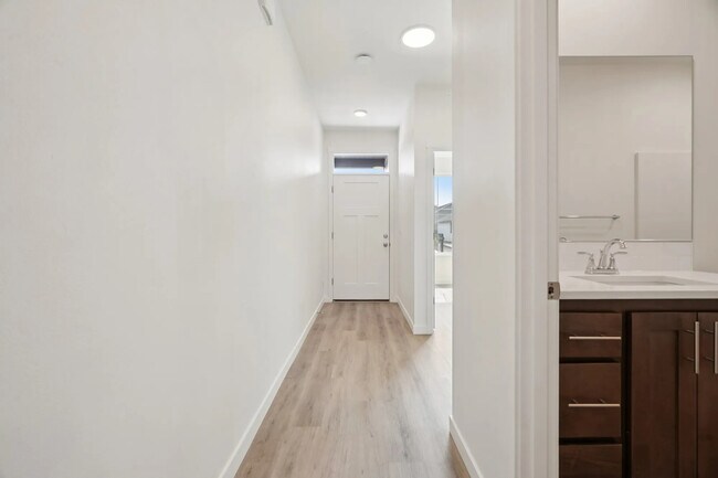 Photo - 1915 NW 18th Ave