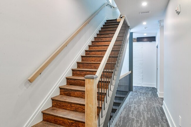 Photo - Modern Luxury Living in Downtown Orillia - Historic Firehall Lofts (w/ free parking available) Unité 102
