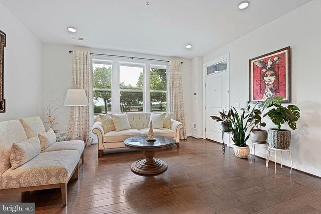 Building Photo - 13342 Arrowbrook Centre Dr