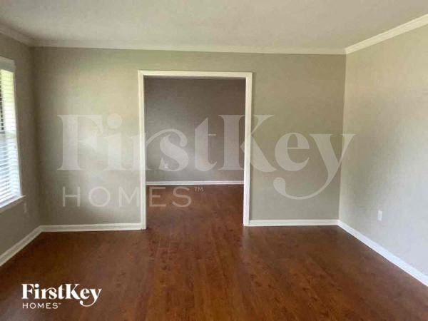 Photo - 5749 North St