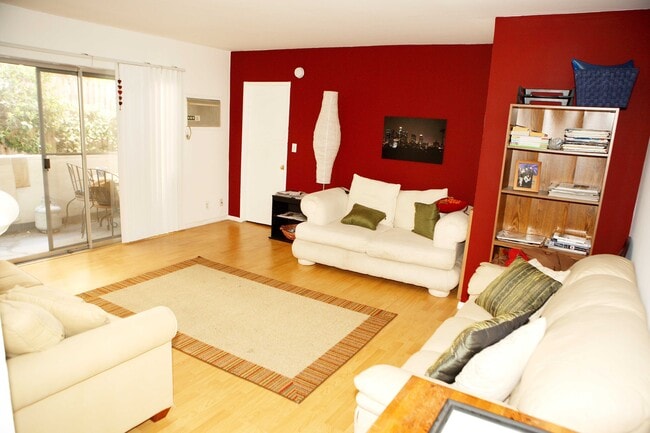 Living Room - 6315 Primrose Ave Apartamentos Unidad 2