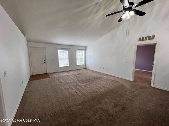 Photo - 380 Courtney St