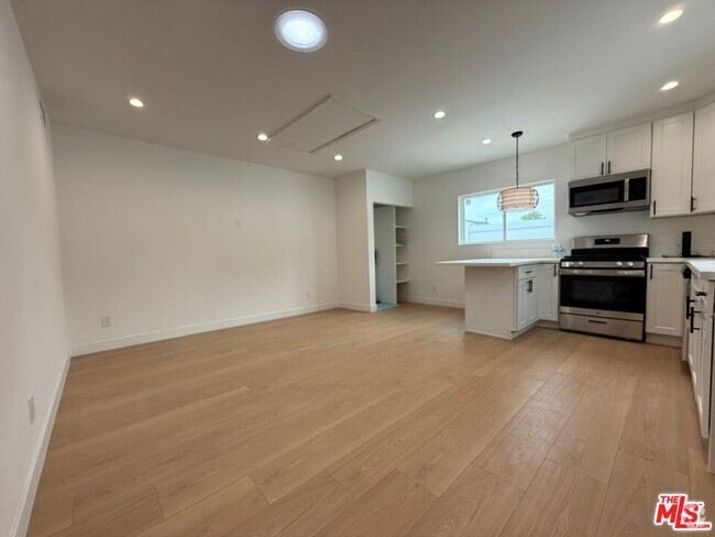 Building Photo - 5761 Lemp Ave Rental