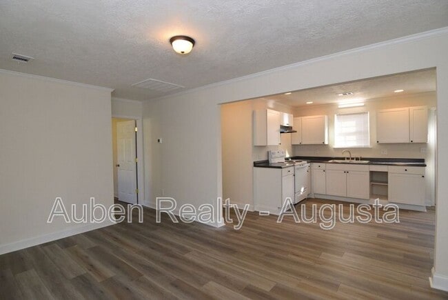 Photo - 1924 Roberson Rd