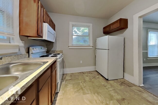 Photo - 2963 Spencer St