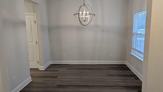 Photo - 208 Glick Wy