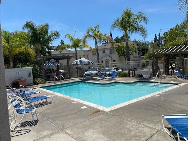 Photo - Tustin Grove: 3 Bedroom 2.5 Bath Attached ...