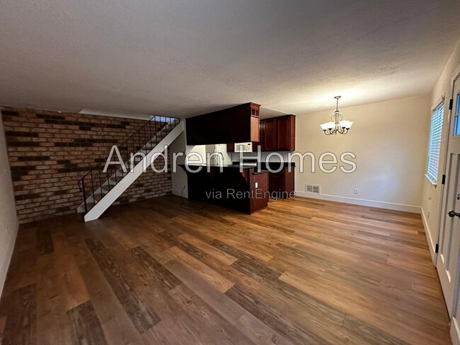 Building Photo - 1540 42nd Ave Unit Apartment 3
