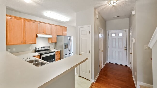 Photo - Bright and sunny 2 bed/2.5 bath townhome in great Durham location!