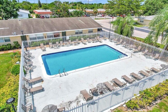 Photo - 6957 SW 7th St Unidad 1-4