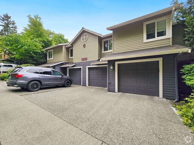 Building Photo - Spacious 3-Bed, 3-Bath Home with Lower Lev...