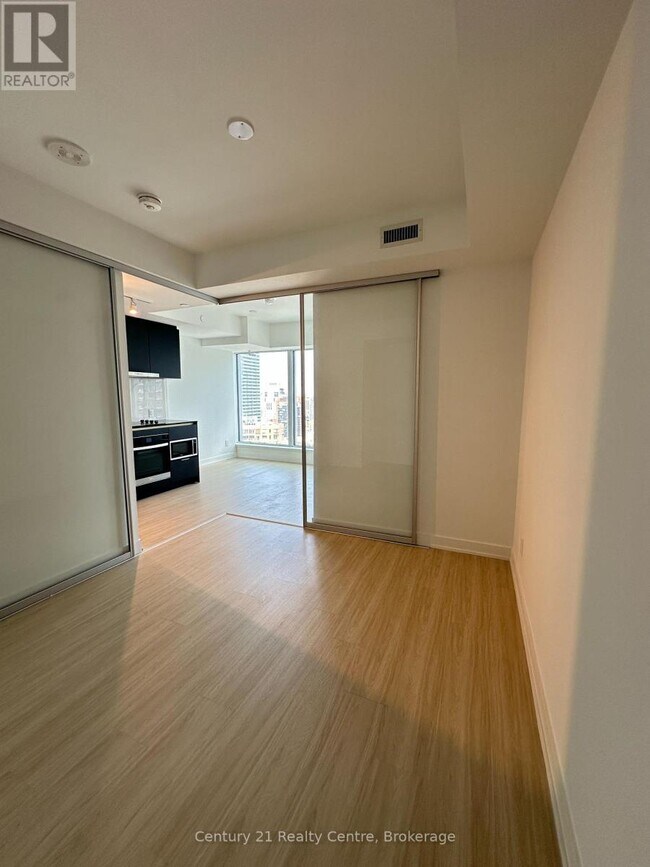 Photo - 8 Wellesley St W Unité 3906