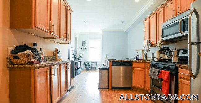 Photo - 27 Lothrop St Unidad 2