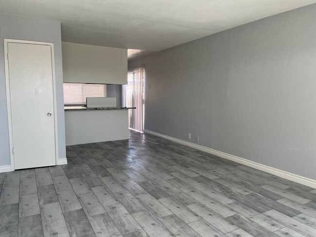 Photo - 700 Apartment Unit D