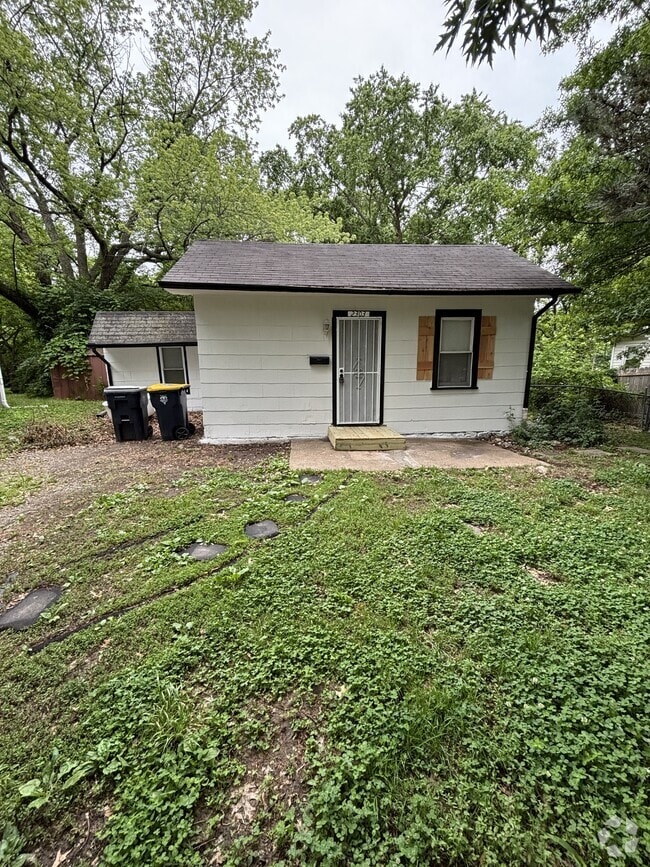 Building Photo - 2303 E 81 St Rental