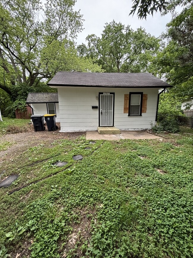 Photo - 2303 E 81 St House