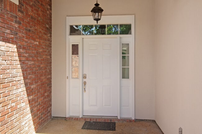 Photo - 345 Avonlea Ln