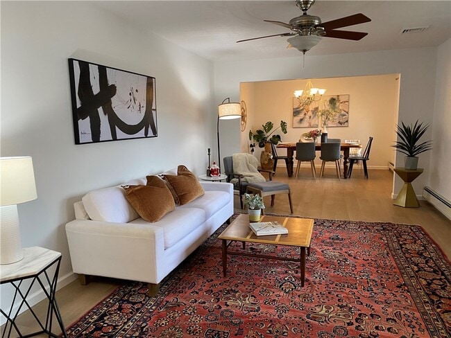 Building Photo - 33 Suburban Dr