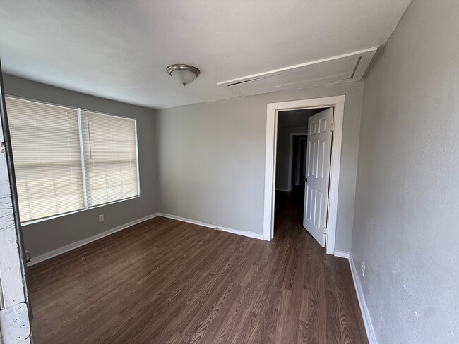 Building Photo - 6602 Avenue R Unit C