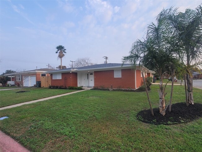 Building Photo - 107 Avalon Way