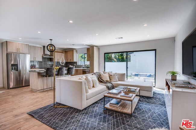 Photo - 13026 Calvert St